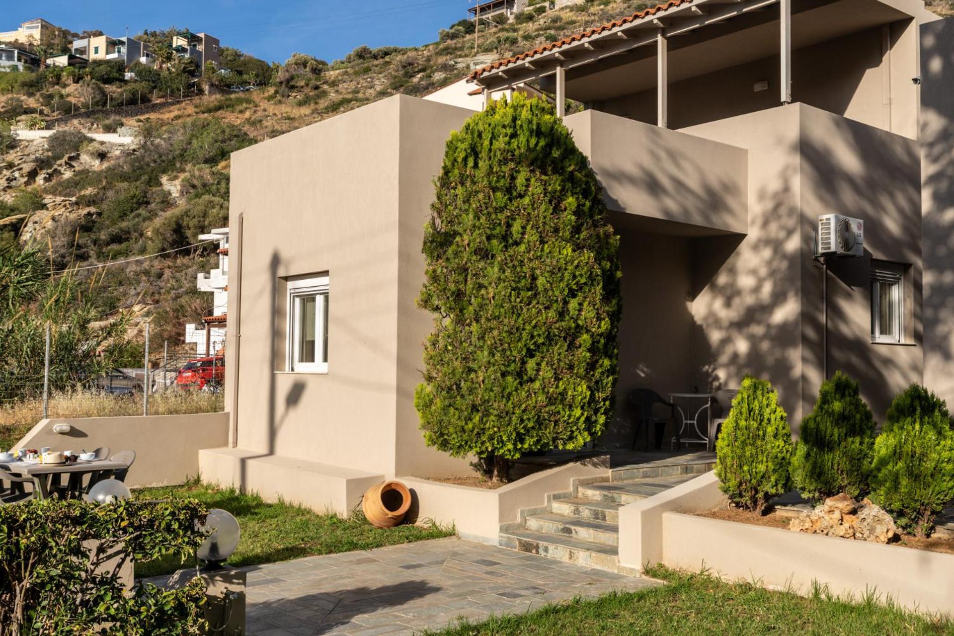Elio A 1Bdr Apt With Garden 1 Min From The Beach By Hospi Héraklion Extérieur photo